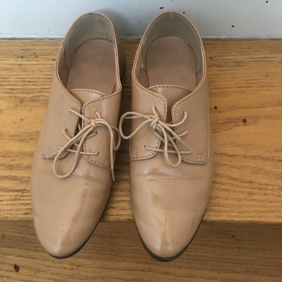Camel, patent, lace up flats Size 9 - Picture 2 of 3